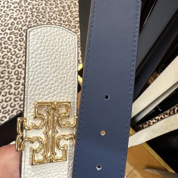 Tory Burch Britten Signature T Logo 1.5 “ Length Leather Reversible Belt - Picture 3 of 9